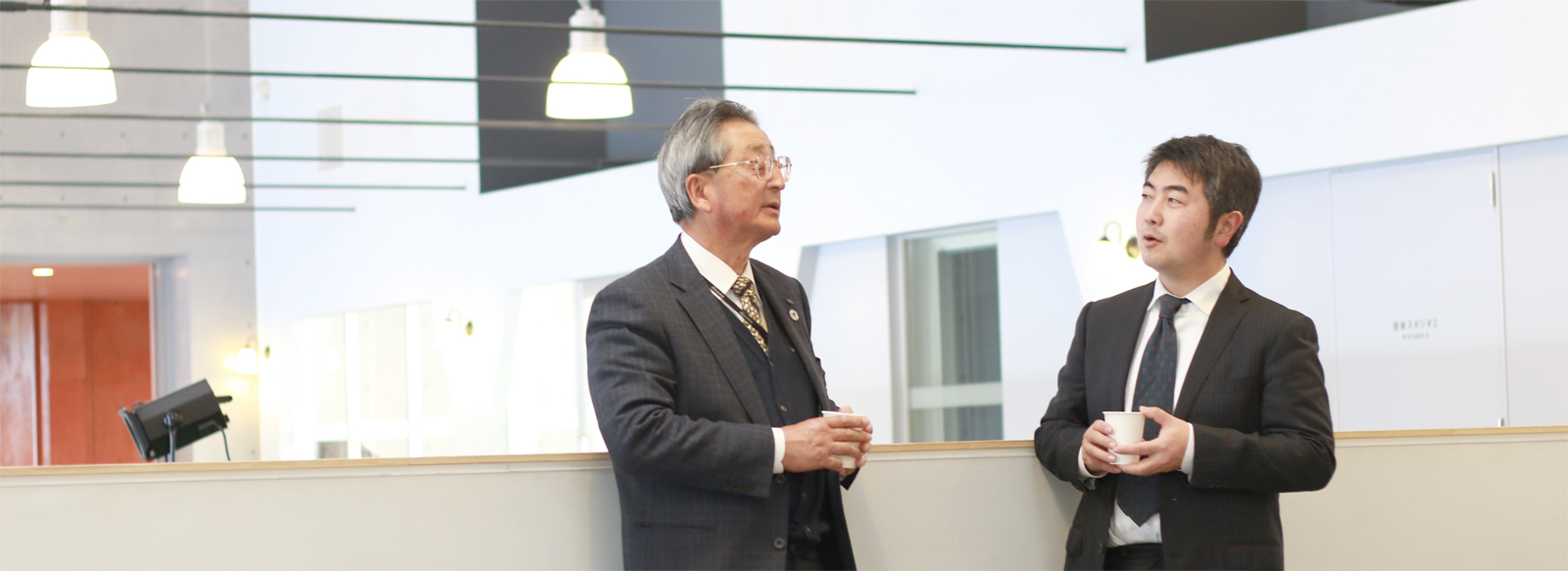 ���ł�����ł��q�l�̖��ɗ��Ă�悤�ɁA���͎Ԃɂ�������H���E�΂��Ă���