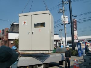 キュービクル搬入