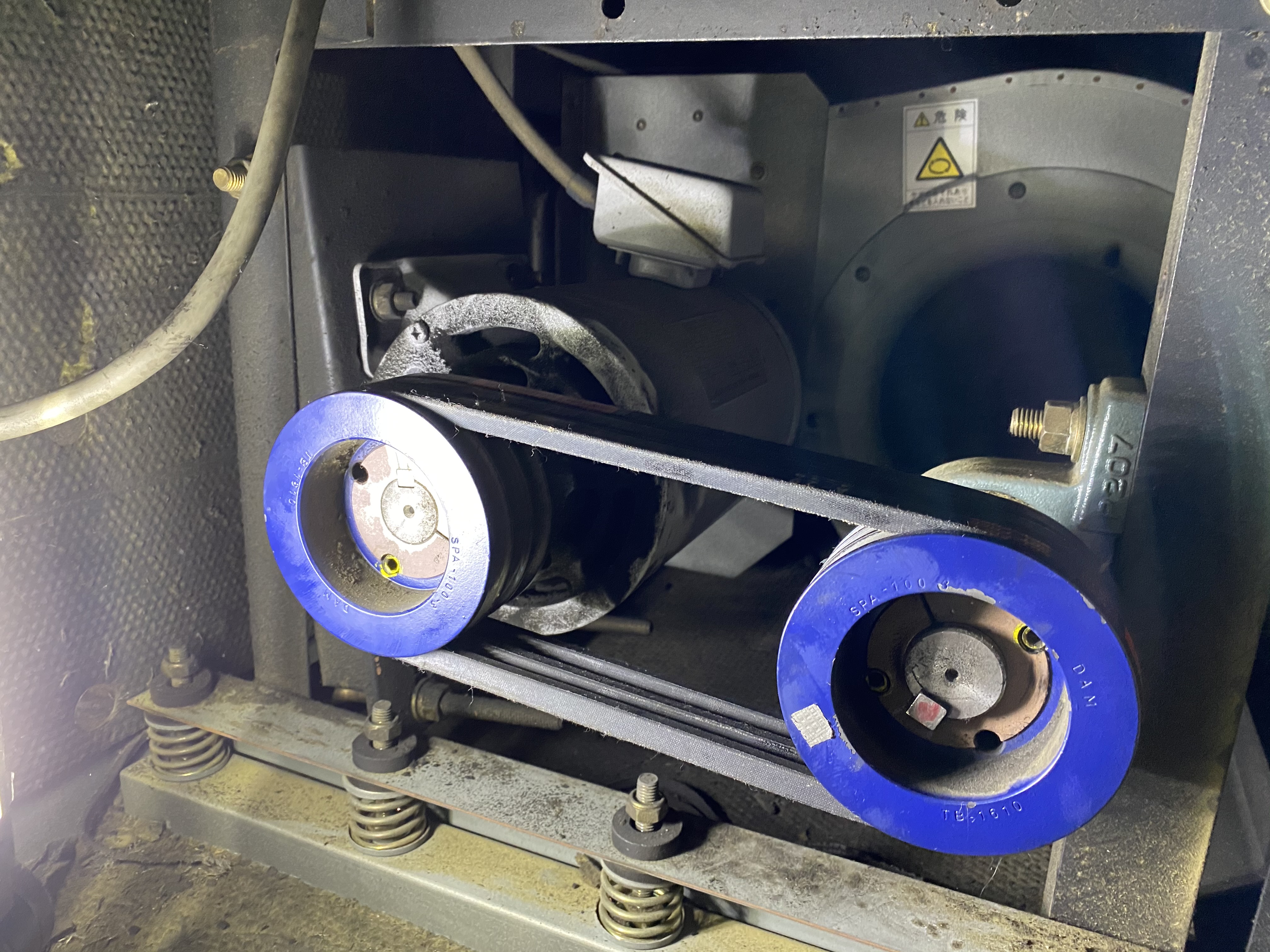 排風機・エアハンドリングユニット整備作業