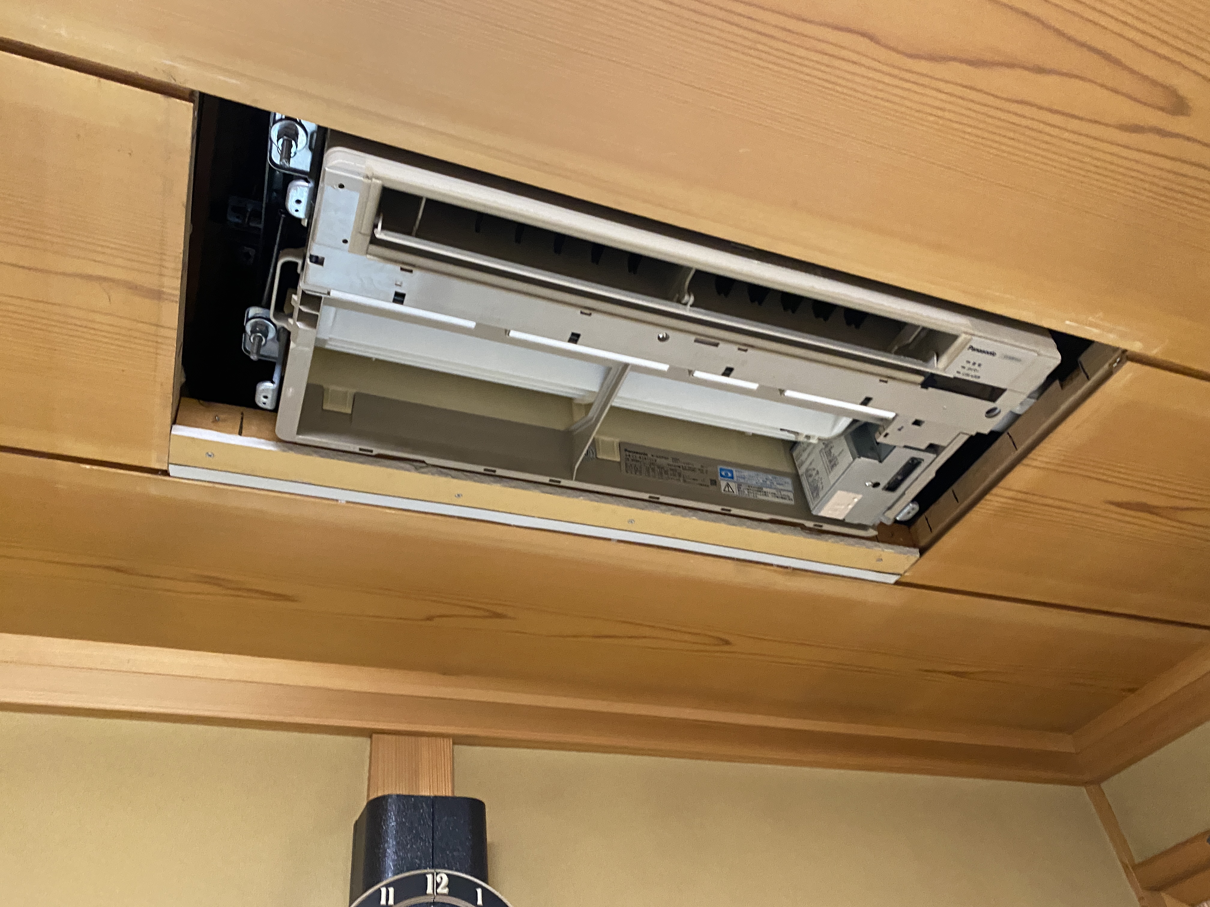 ハウジングエアコン　漏水修理