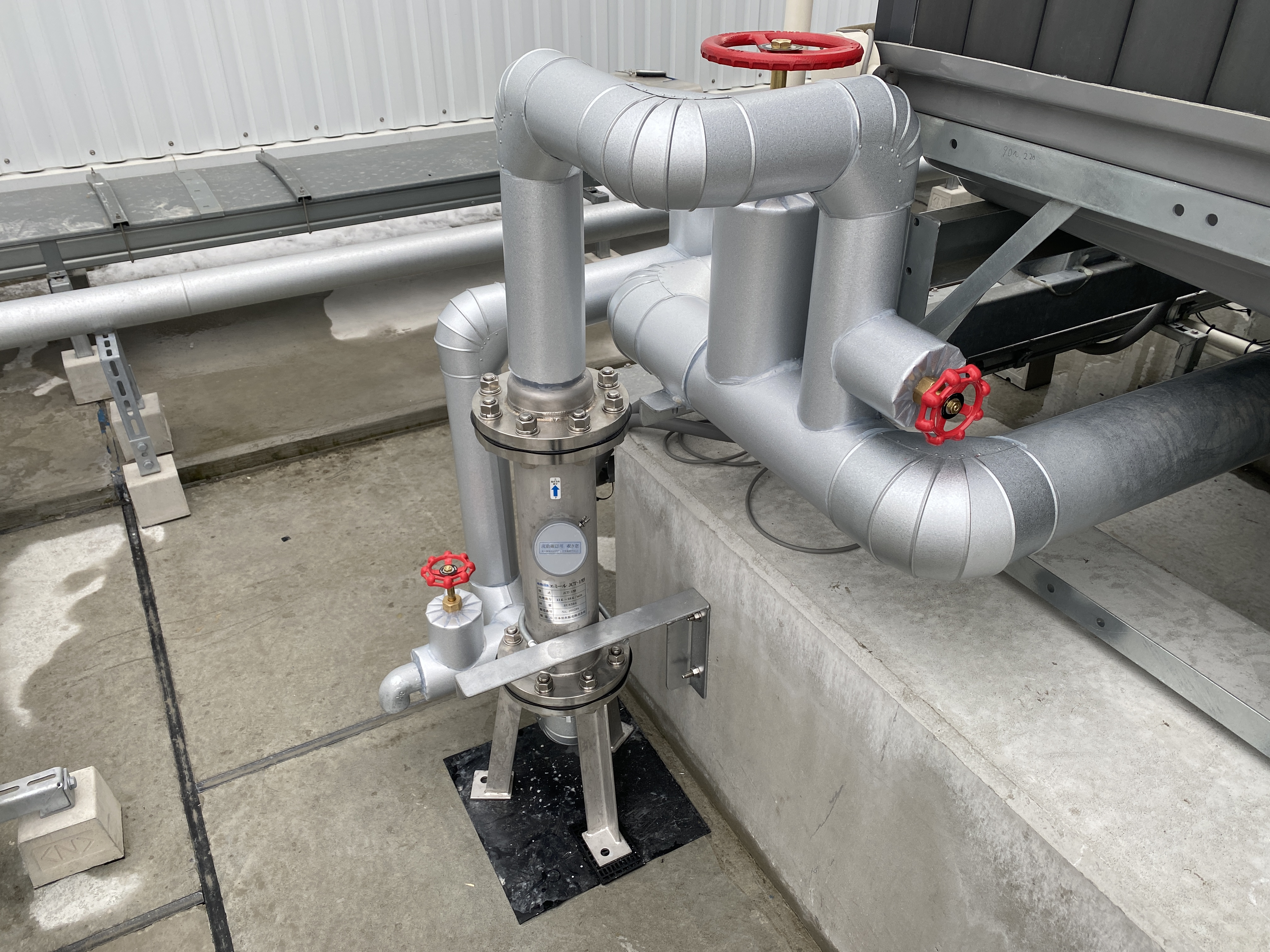 冷却塔水質改善装置設置に伴う配管工事