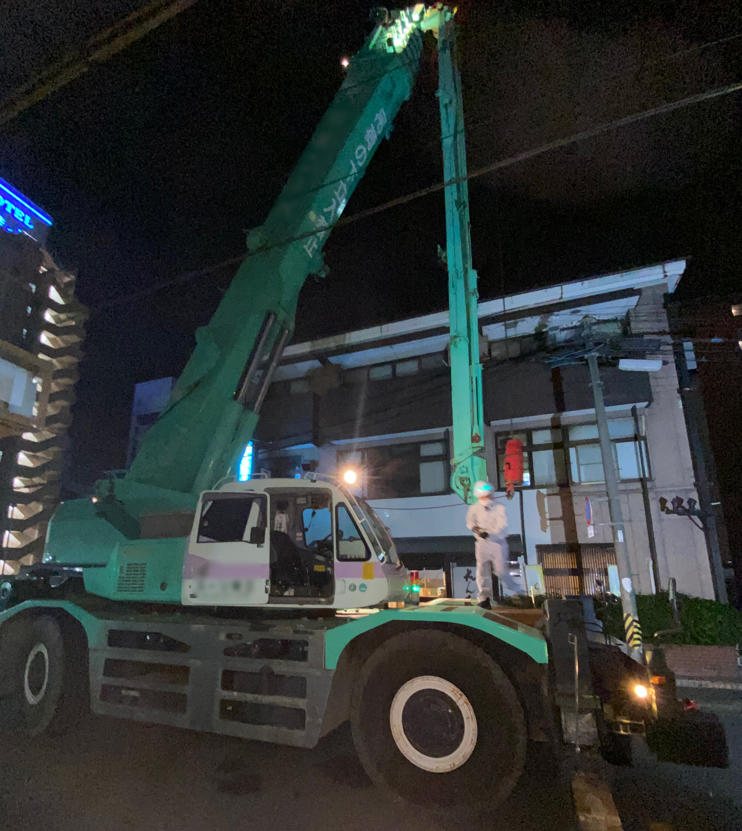 変電設備工事（夜間工事の様子）