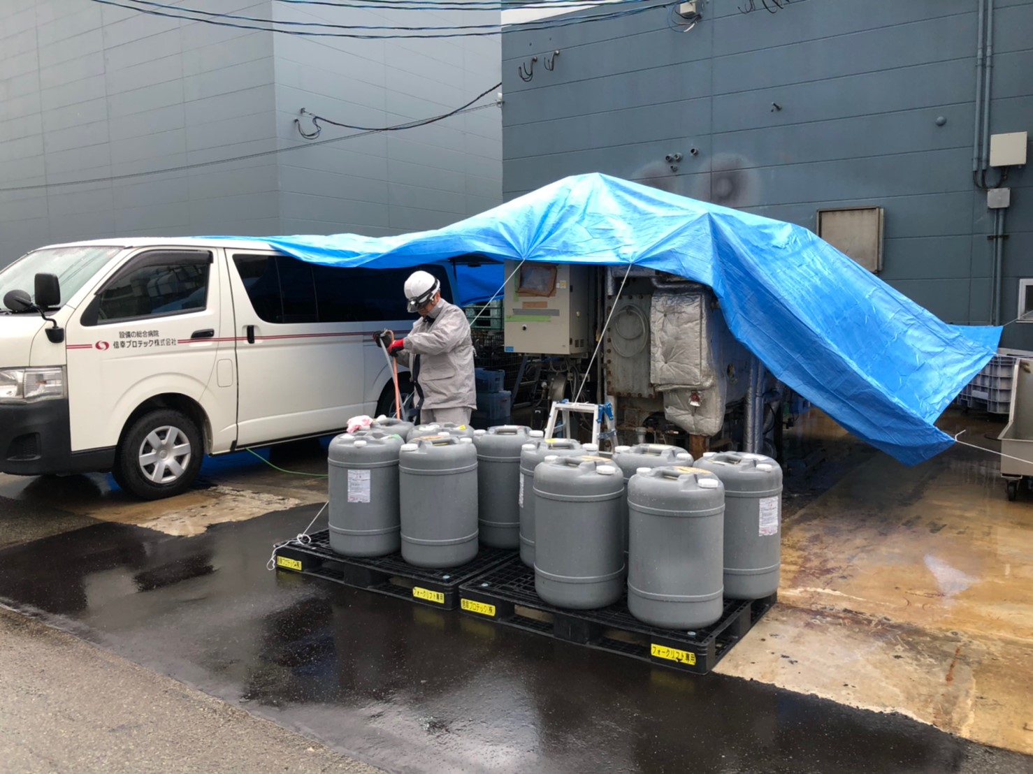 冷温水発生機　臭化リチウム回収作業