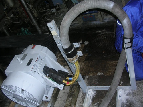 巨大モーター交換作業