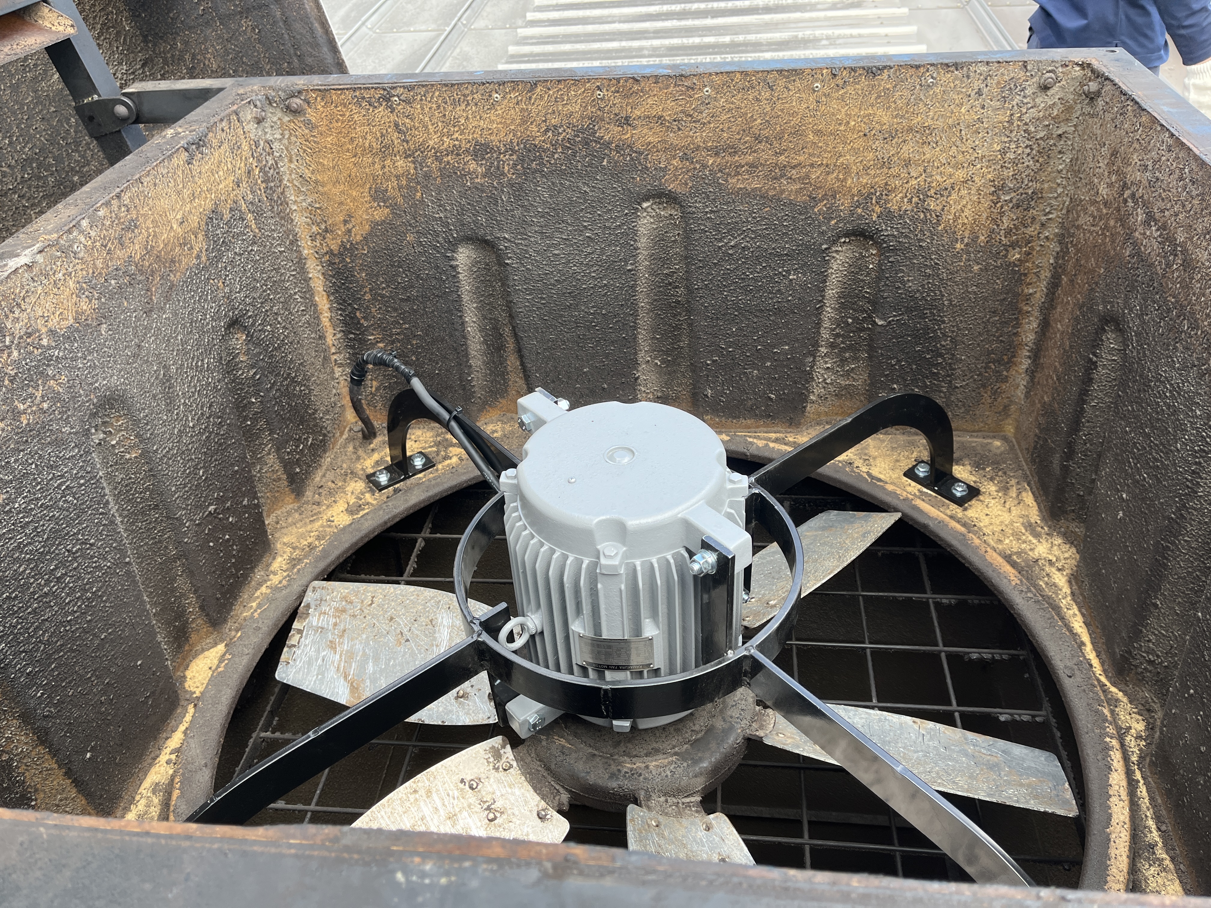 ルーフファンのモーター交換