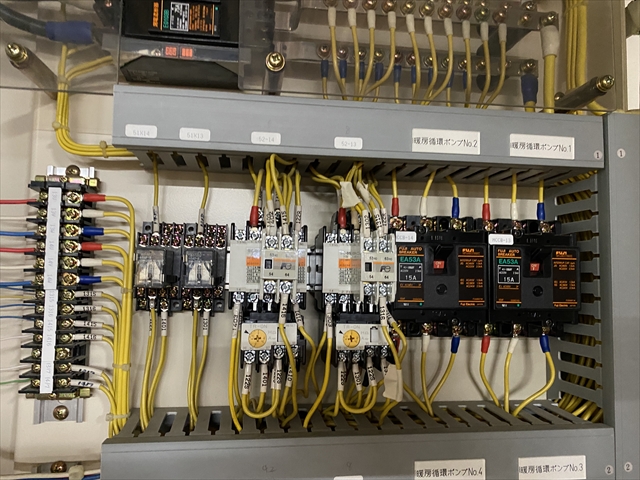 暖房及び給湯ポンプ用電磁開閉器交換作業